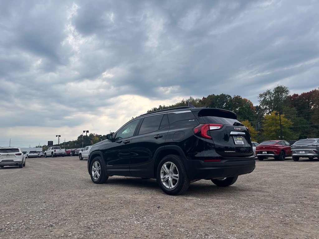 Used 2024 GMC Terrain SLE w/ Driver Convenience Package FWD image 8
