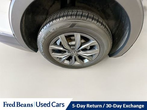Used 2023 Volkswagen Tiguan SE FWD image 40