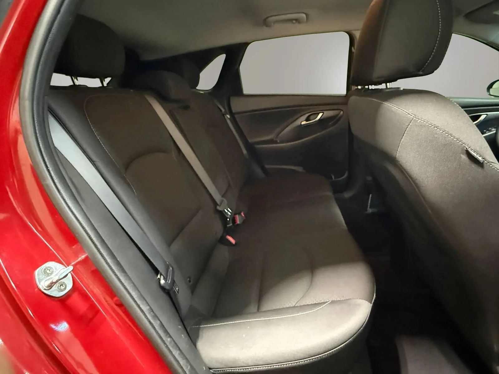 Used 2018 Hyundai Elantra GT FWD image 18