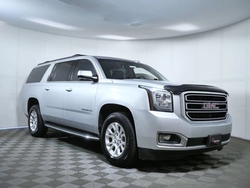 Used 2017 GMC Yukon XL SLT AWD/4WD image 1
