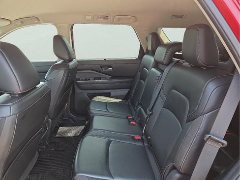 Used 2024 Nissan Pathfinder SL image 10