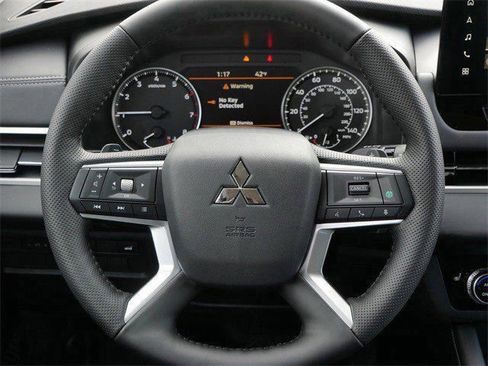 New 2026 Mitsubishi Outlander SE image 8