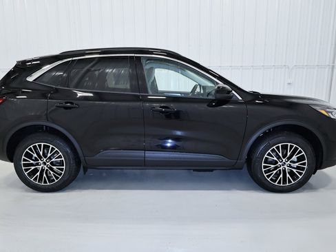 Certified 2024 Ford Escape SE image 2