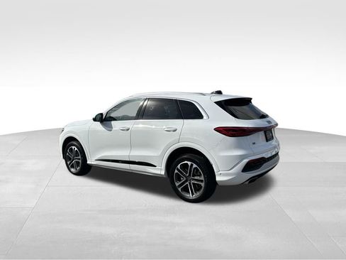 Used 2025 Audi Q5 Premium w/ Convenience Package image 3