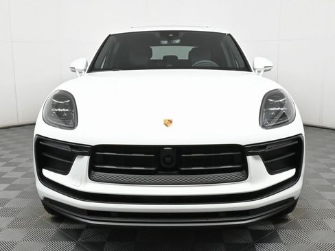 Certified 2025 Porsche Macan image 20