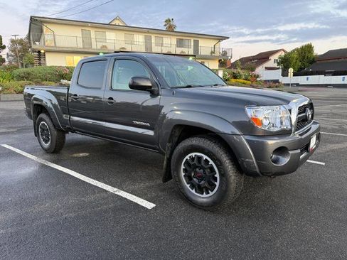 Used 2011 Toyota Tacoma PreRunner w/ SR5 Pkg #2 w/JBL Audio image 16