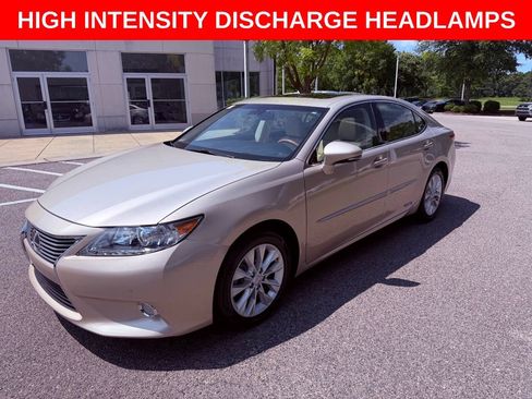 Used 2013 Lexus ES 300h w/ Luxury Pkg FWD image 3