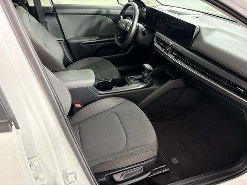 New 2025 Kia K4 LXS image 40