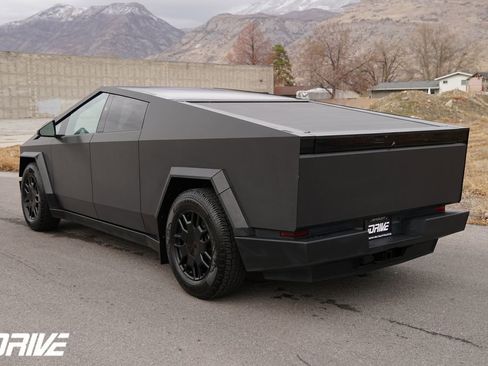 Used 2024 Tesla Cybertruck AWD Crew Cab image 8