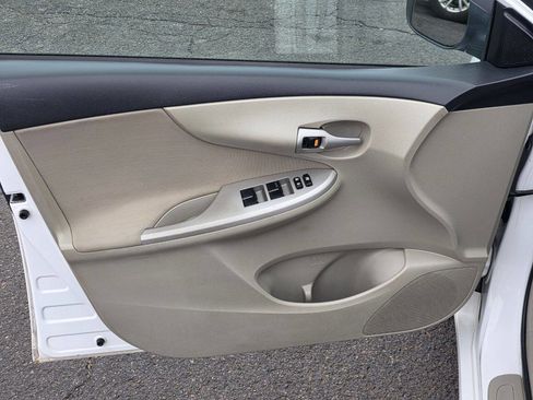 Used 2013 Toyota Corolla LE image 9