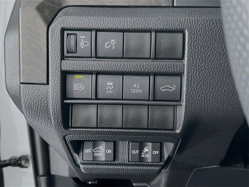 Used 2024 Toyota Tacoma Limited w/ Limited Package (LT) image 12