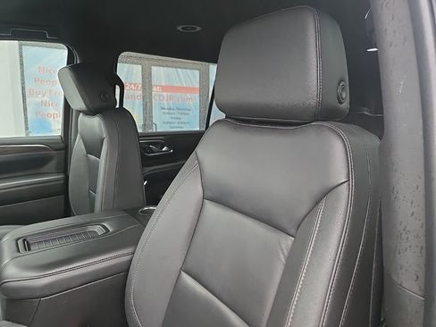 Used 2024 Chevrolet Suburban LT image 31