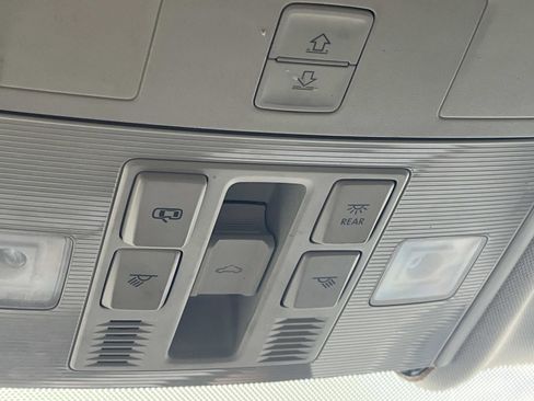 Used 2022 Volkswagen Taos SE FWD image 38