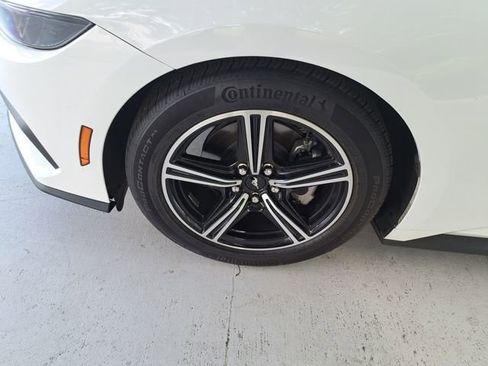 Used 2025 Ford Mustang Premium RWD image 33
