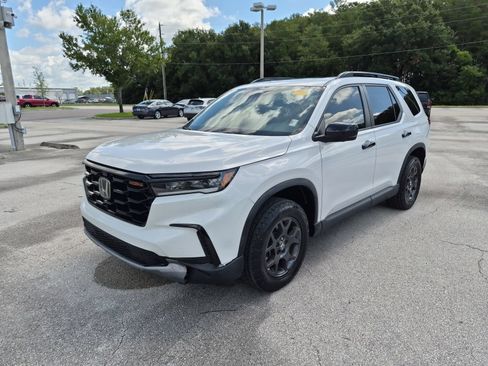 Used 2023 Honda Pilot TrailSport image 1