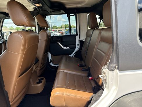 Used 2011 Jeep Wrangler Unlimited Rubicon w/ Connectivity Group image 13