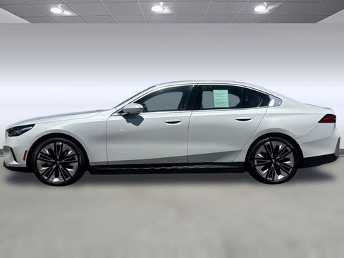 Used 2026 BMW i5 eDrive40 RWD image 2