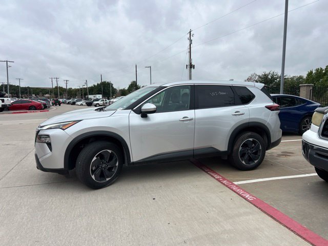 Used 2024 Nissan Rogue SV FWD image 6