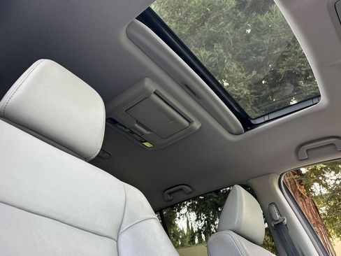 Used 2017 Honda Pilot Touring image 16