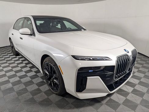 Used 2023 BMW i7 xDrive60 w/ Executive Package 2 AWD/4WD image 9