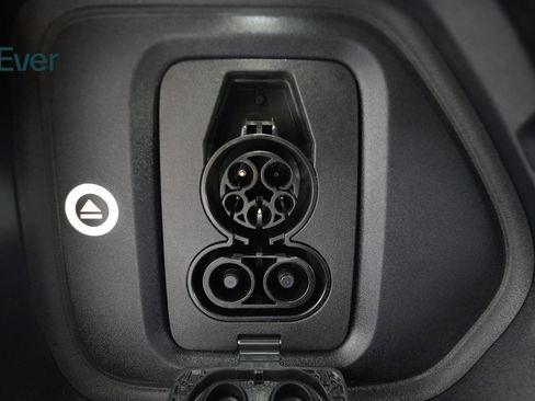 Used 2025 Rivian R1S Adventure Dual AWD/4WD image 10