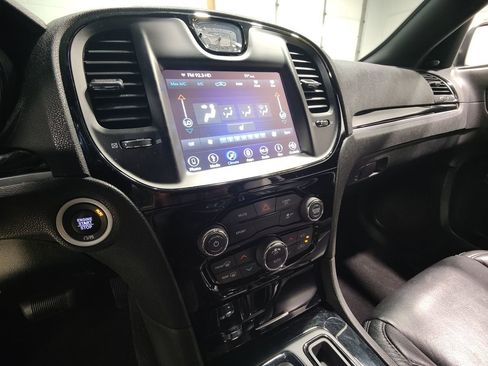 Used 2019 Chrysler 300 S w/ S Model Appearance Package RWD image 31