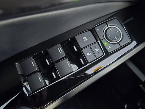 Certified 2025 Lexus IS 350 F Sport image 26