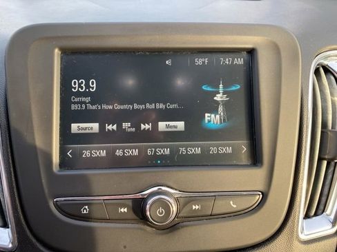 Used 2017 Chevrolet Malibu LT image 11