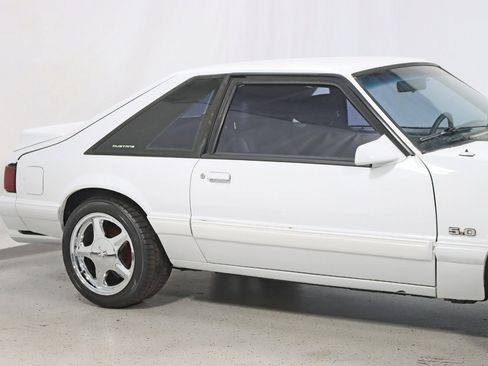 Used 1989 Ford Mustang LX RWD image 3