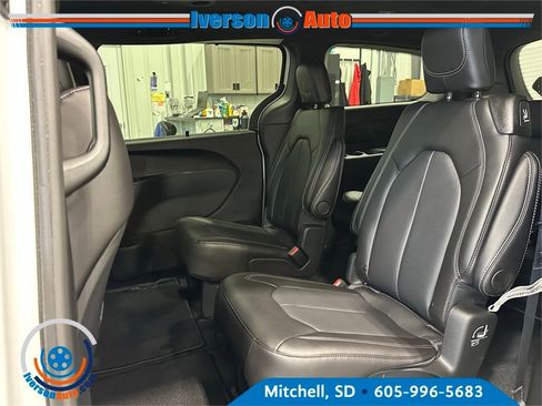 New 2026 Chrysler Pacifica Select image 25
