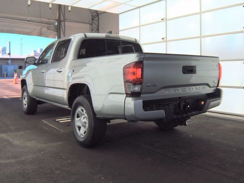 Used 2022 Toyota Tacoma SR image 7