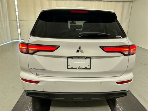Used 2022 Mitsubishi Outlander ES image 21