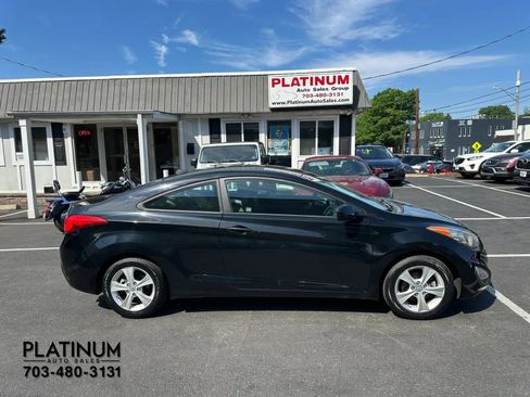 Used 2013 Hyundai Elantra FWD image 2