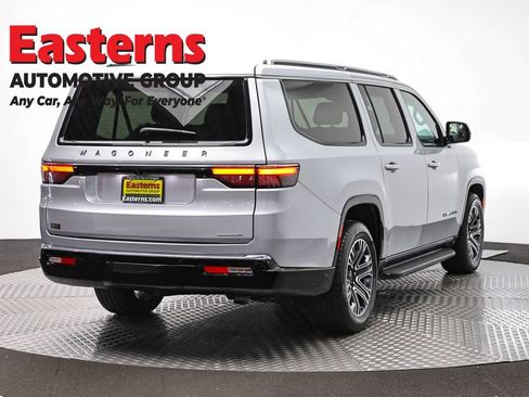 Used 2024 Jeep Wagoneer L Series II RWD image 5