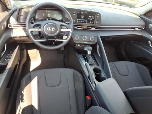 New 2026 Hyundai Elantra SE FWD image 7