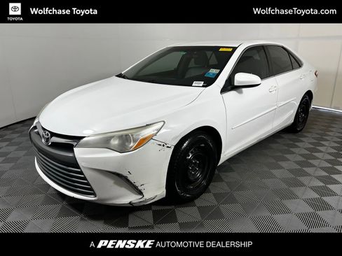 Used 2017 Toyota Camry LE image 1