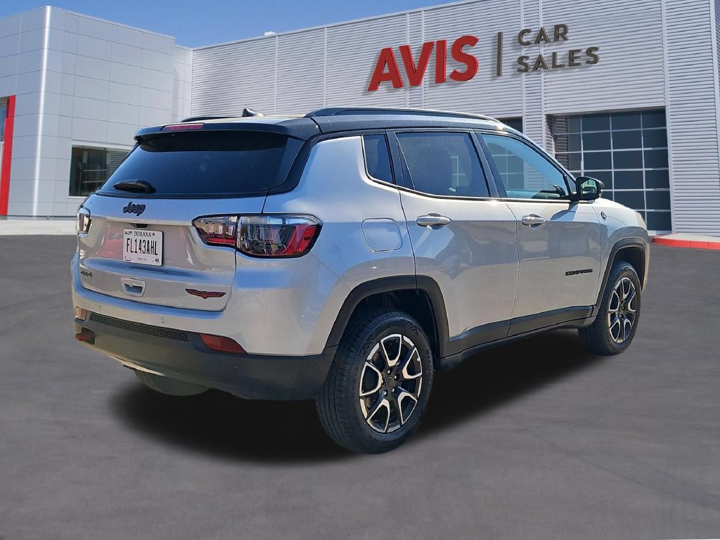 Used 2025 Jeep Compass Trailhawk AWD/4WD image 5