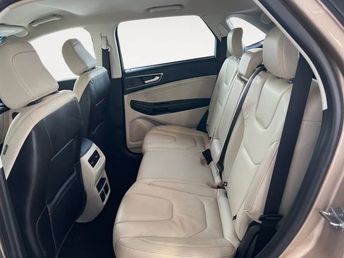 Used 2020 Ford Edge Titanium image 11