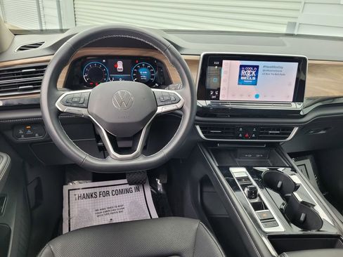 Used 2024 Volkswagen Atlas SE FWD image 19