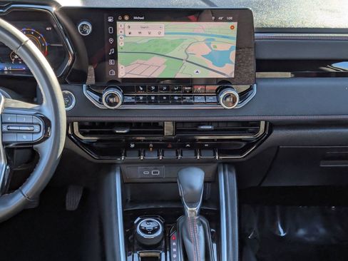 Used 2024 Chevrolet Colorado Z71 w/ Z71 Convenience Package 2 image 27