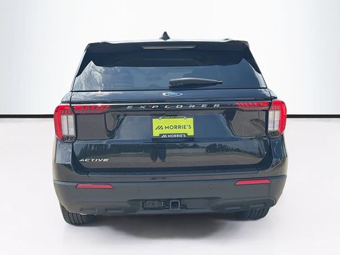 Used 2025 Ford Explorer Active AWD/4WD image 6