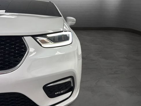 Used 2021 Chrysler Pacifica Touring-L FWD image 36