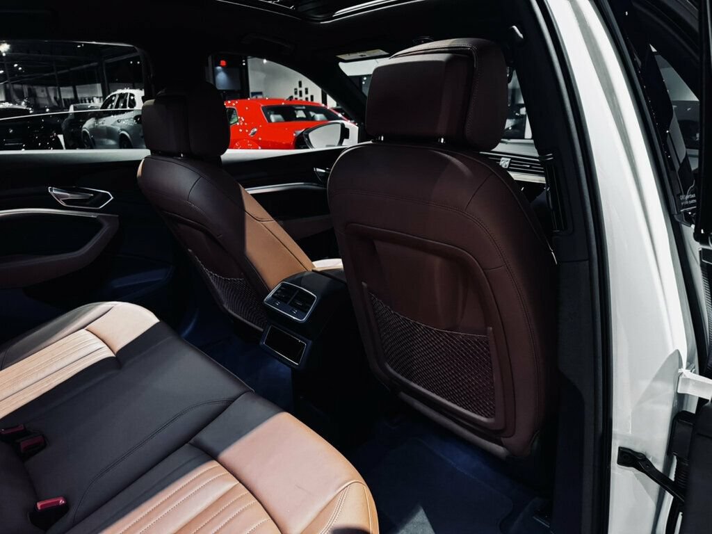 Used 2024 Audi Q8 e-tron Premium AWD/4WD image 31