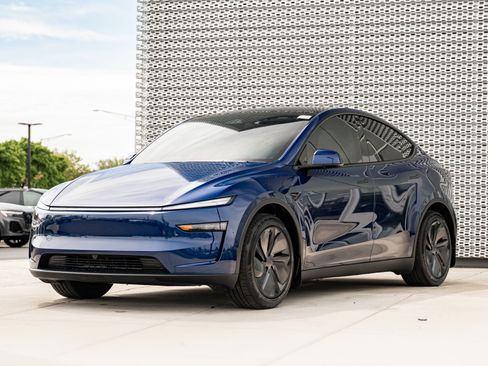 Used 2026 Tesla Model Y Long Range AWD/4WD image 7