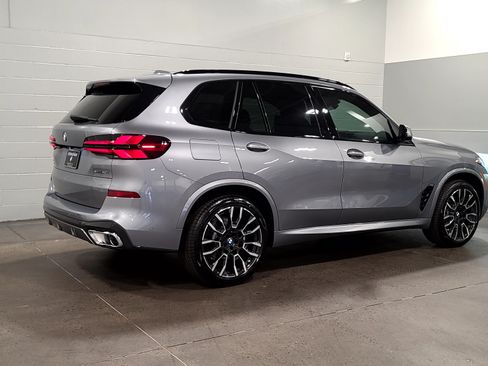 Used 2026 BMW X5 xDrive40i w/ M Sport Package AWD/4WD image 8
