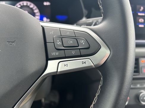 Certified 2022 Volkswagen Taos SE w/ Panoramic Sunroof Package image 17