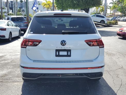 Used 2023 Volkswagen Tiguan SE R-Line image 4