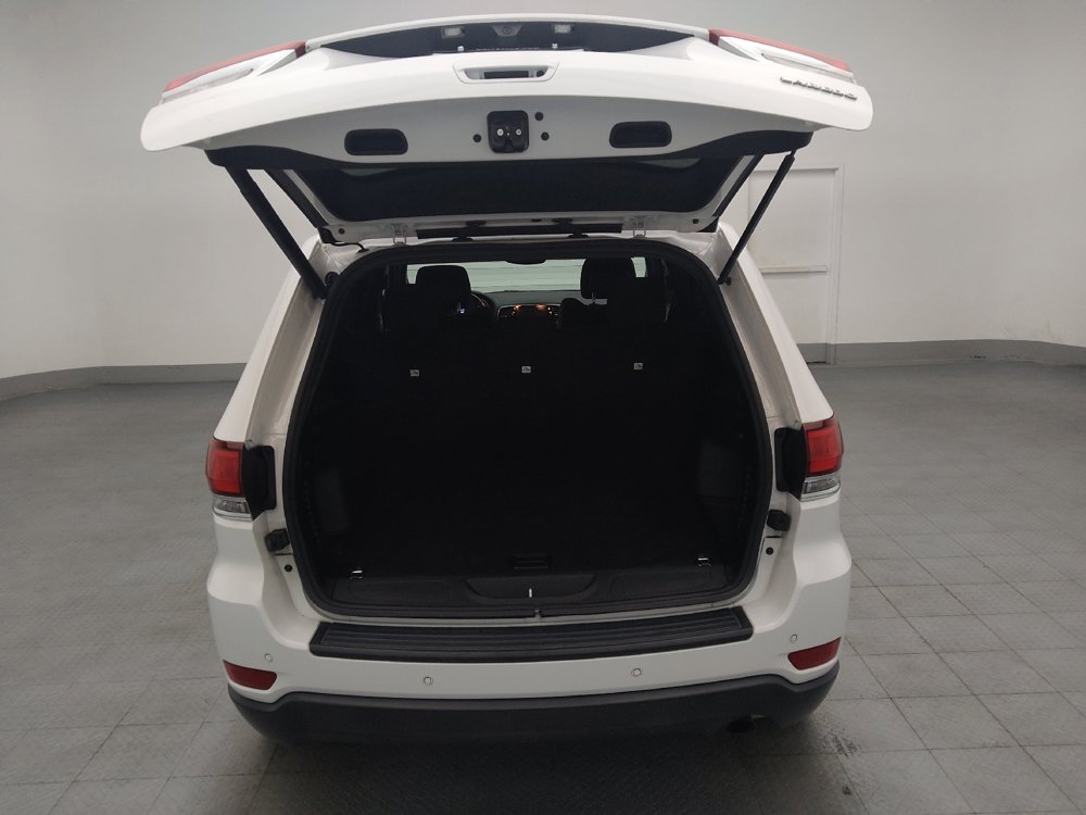 Used 2022 Jeep Grand Cherokee Laredo E w/ Security & Convenience Group RWD image 29