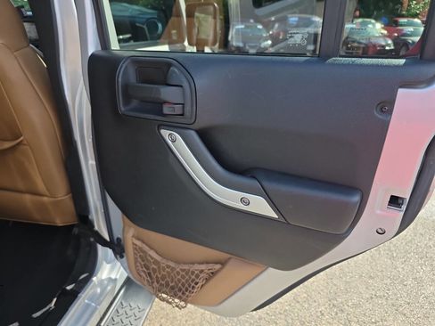 Used 2012 Jeep Wrangler Unlimited Sahara w/ Dual Top Group image 20