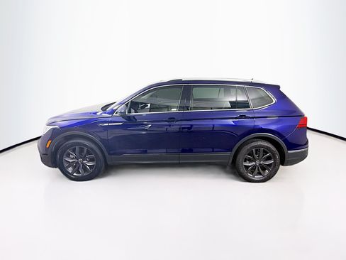 Used 2023 Volkswagen Tiguan SE w/ Panoramic Sunroof Package FWD image 4